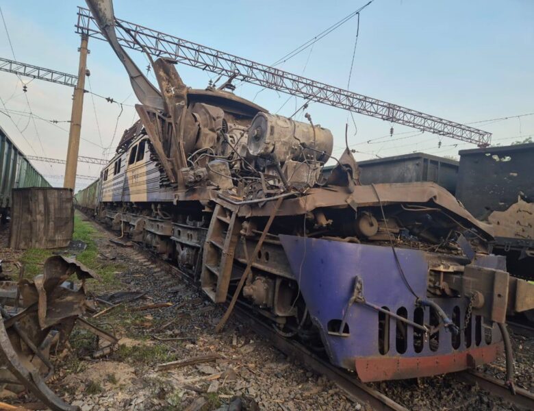 Росіяни вдруге за добу атакували локомотив на залізниці