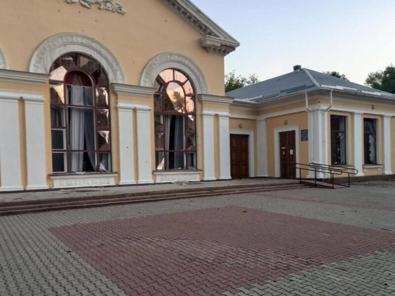 Російські дрони пошкодили філармонію у Кропивницькому