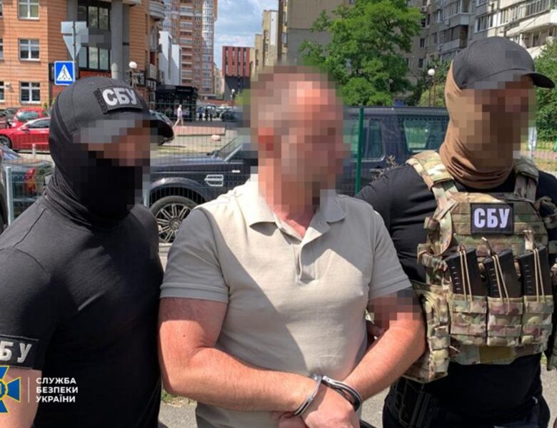 Розкрадав кошти з фонду соцдопомоги тяжкохворим: затримано чиновника КМДА