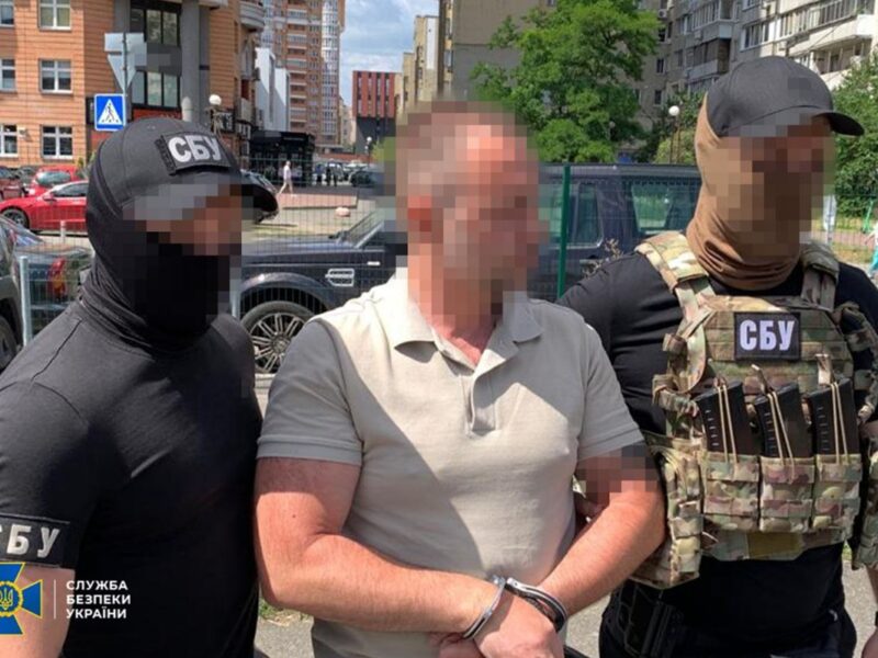 Розкрадав кошти з фонду соцдопомоги тяжкохворим: затримано чиновника КМДА