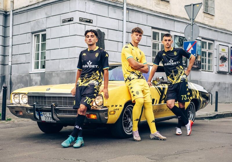 Рух представив оновлену ігрову форму