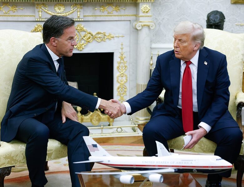 Рютте анонсував великі постачання зброї в Україну