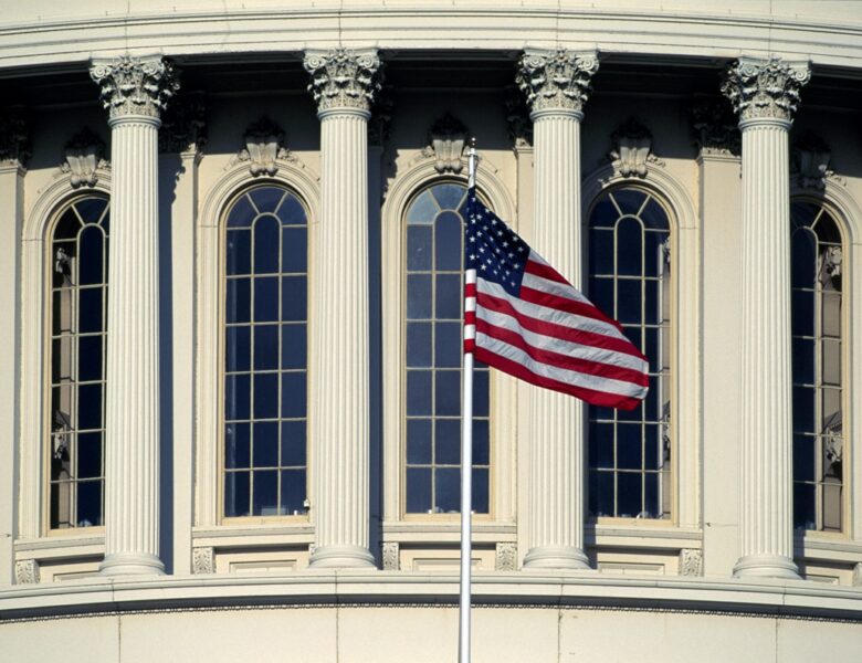 Сенатори починають розслідування паузи у санкціях проти Росії