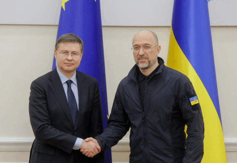 Шмигаль провів розмову з комісаром ЄС