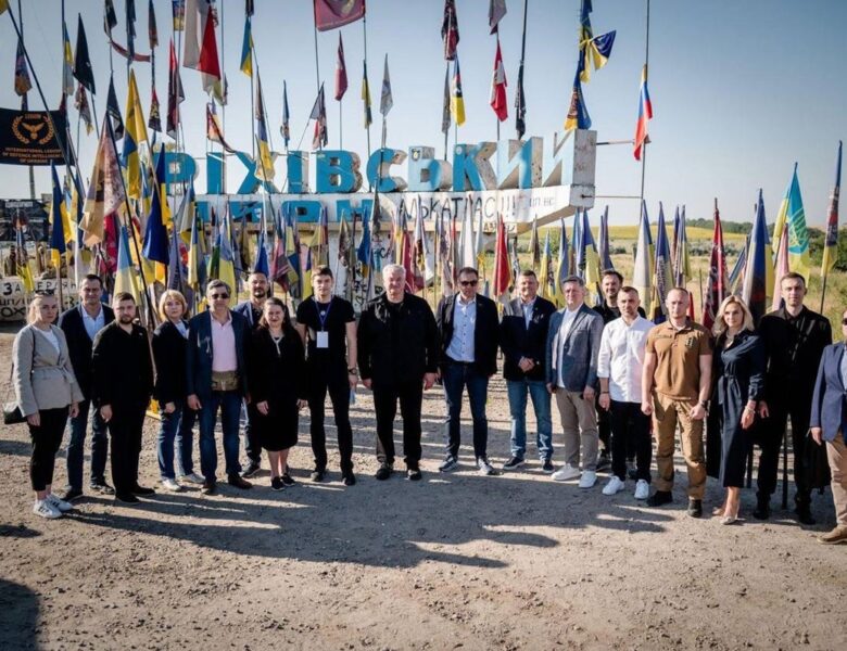 Сибіга з послами відвідав передові позиції ЗСУ