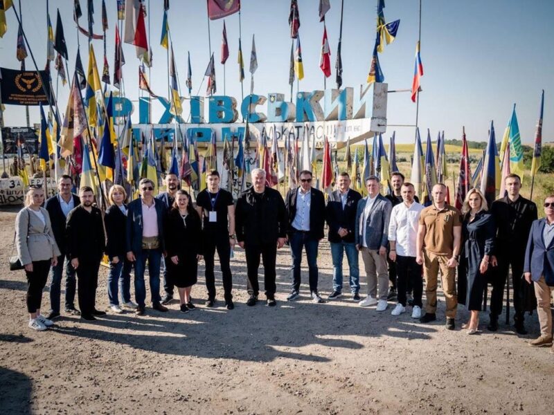 Сибіга з послами відвідав передові позиції ЗСУ