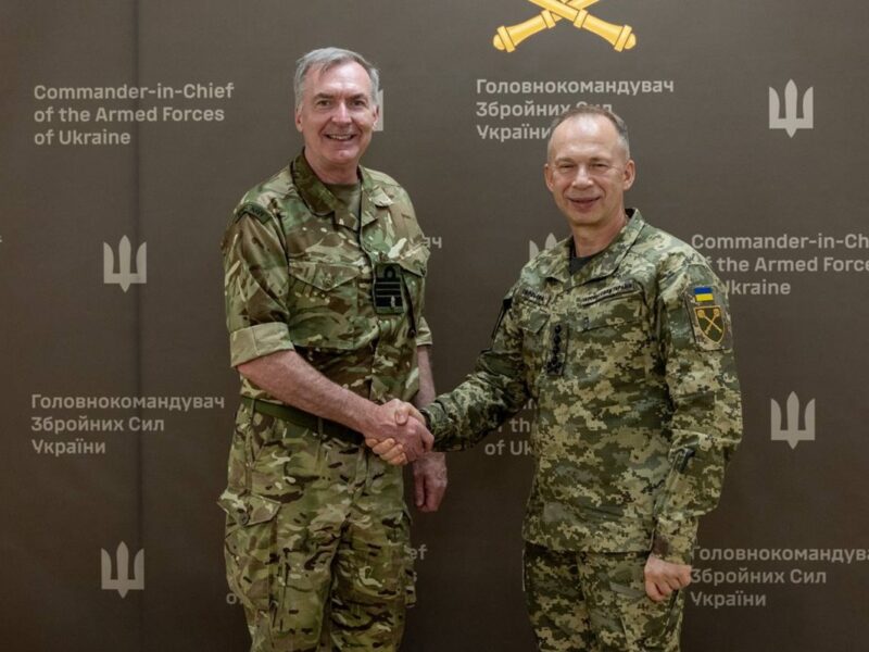 Сирський зустрівся з начальником Штабу оборони Британії