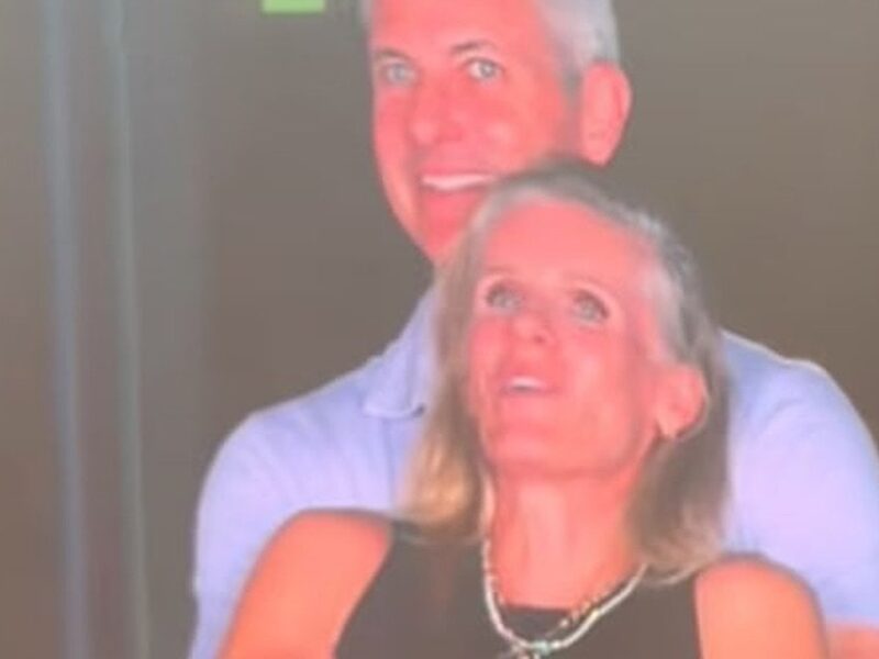 Скандал на концерті Coldplay змусив директора IT-компанії піти у відставку