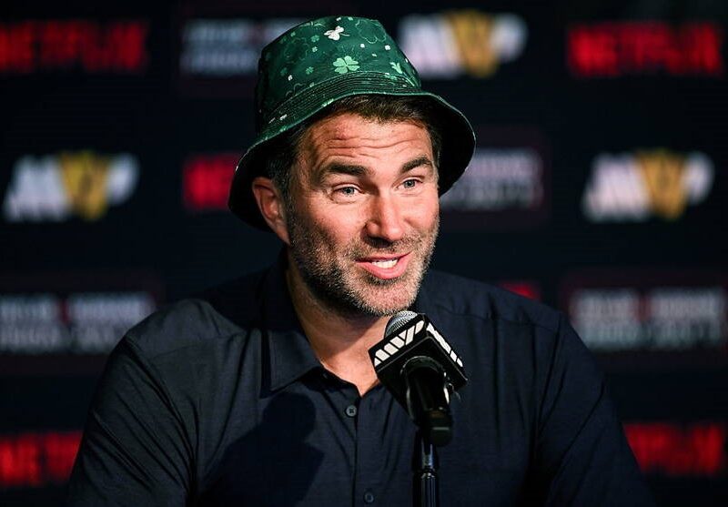 Складне питання: Промоутер відповів, чи вірить він у перемогу Дюбуа