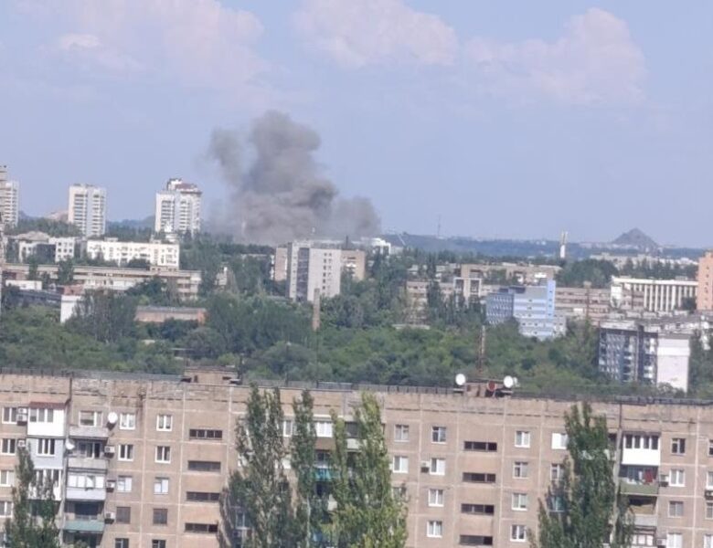 Соцмережі заявили про “приліт” в центрі Донецька