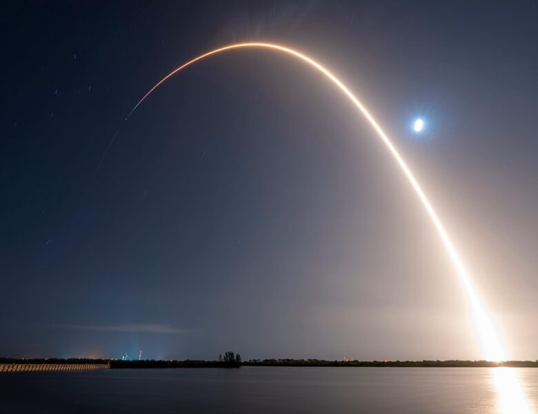 SpaceX вивела на орбіту супутники конкурента Starlink