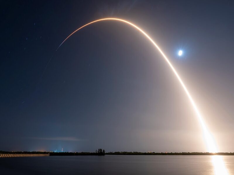 SpaceX вивела на орбіту супутники конкурента Starlink