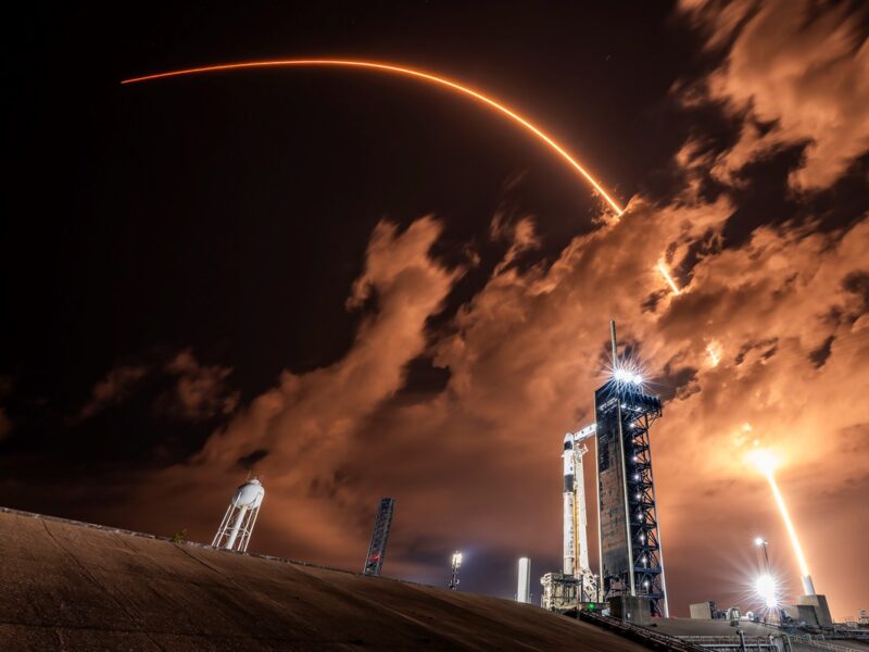 SpaceX запустила у космос 28 супутників Starlink