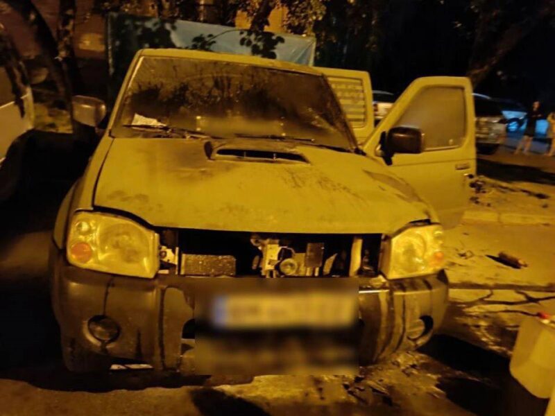 Спалили чотири авто за тиждень: у Києві затримали двох виконавців