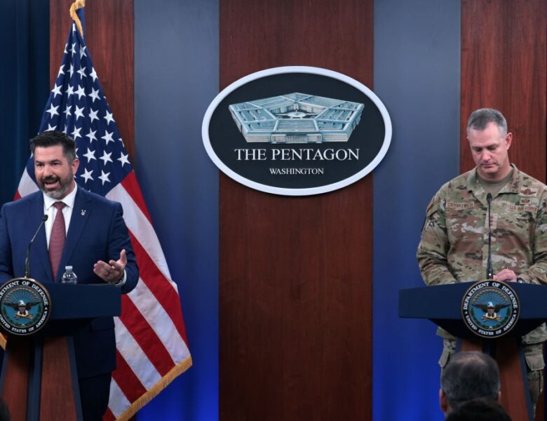 США пояснили, чому призупинили поставки зброї Україні