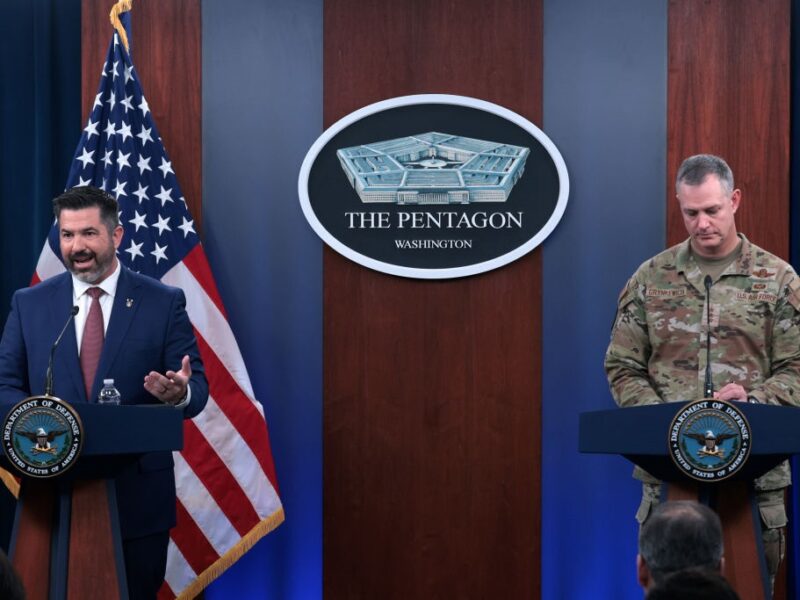 США пояснили, чому призупинили поставки зброї Україні