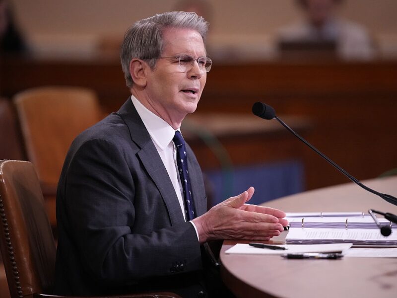 США пригрозили Китаю введенням 100% мита через закупівлю російської нафти