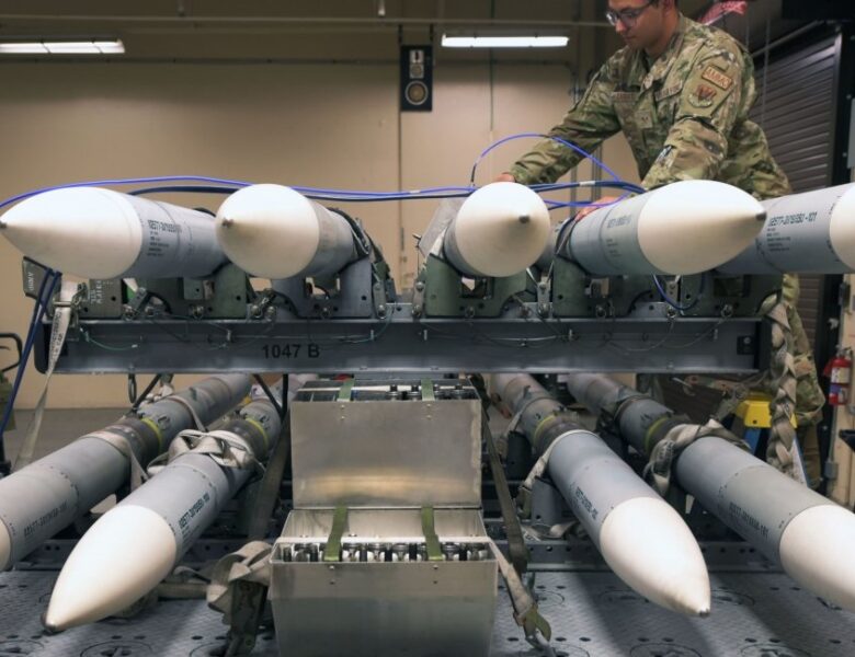 США знову зупинили допомогу Україні: що далі