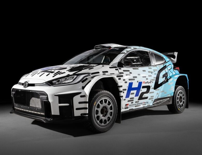 Toyota показала новий ралійний Yaris на водні