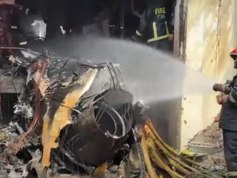 У Бангладеш винищувач упав на дах коледжу