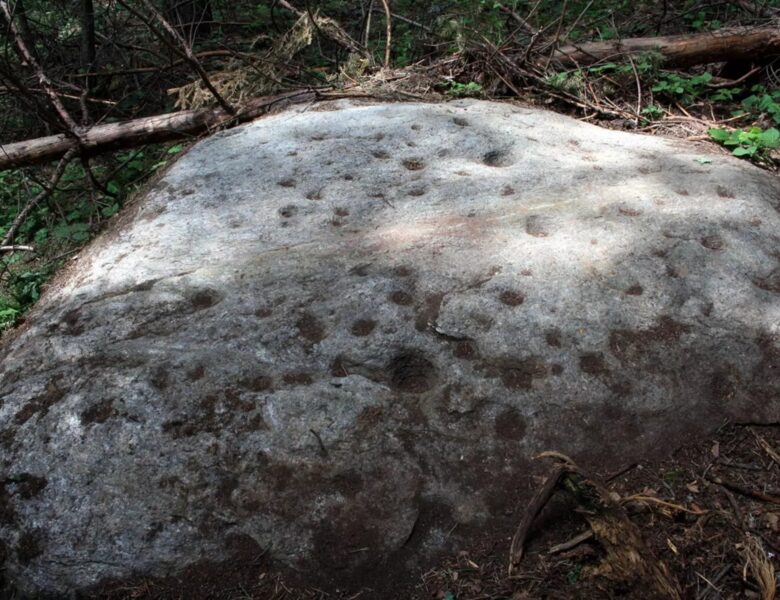У Болгарії виявили доісторичну зоряну мапу, вирізьблену в камені