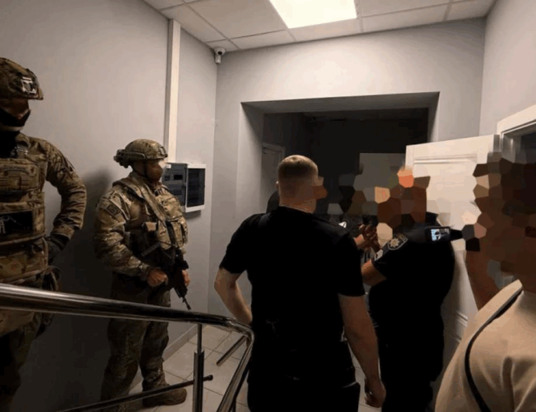 У детективів НАБУ проводять обшуки