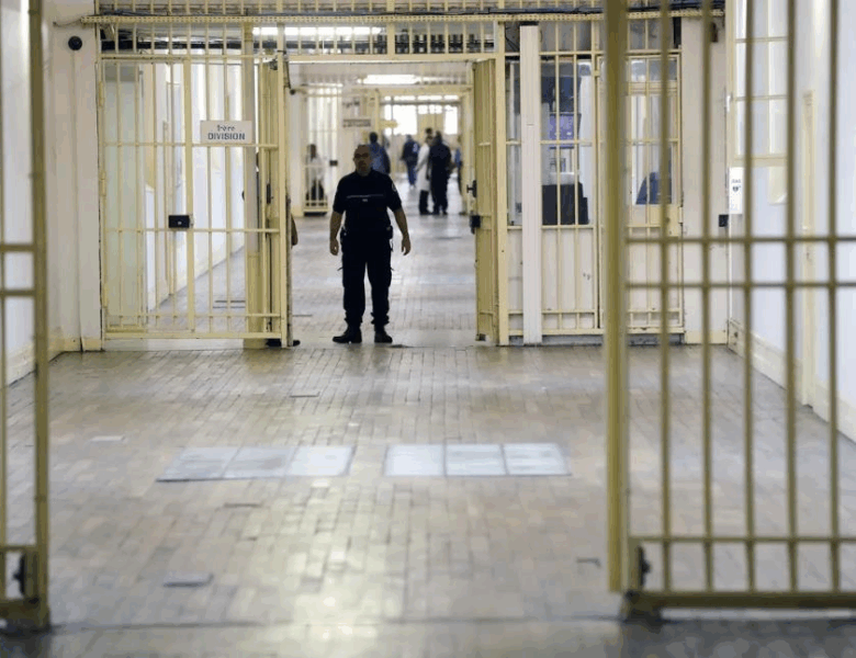 У Франції ув’язнений втік із в’язниці, сховавшись у мішку з білизною