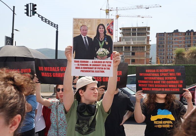 У Грузії вийшли на протести проти “цих свиней, росіян” на ЧС з фехтування