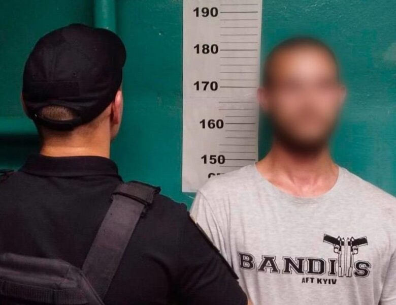 У Києві чоловік п’яним на спір катався між вагонами метро