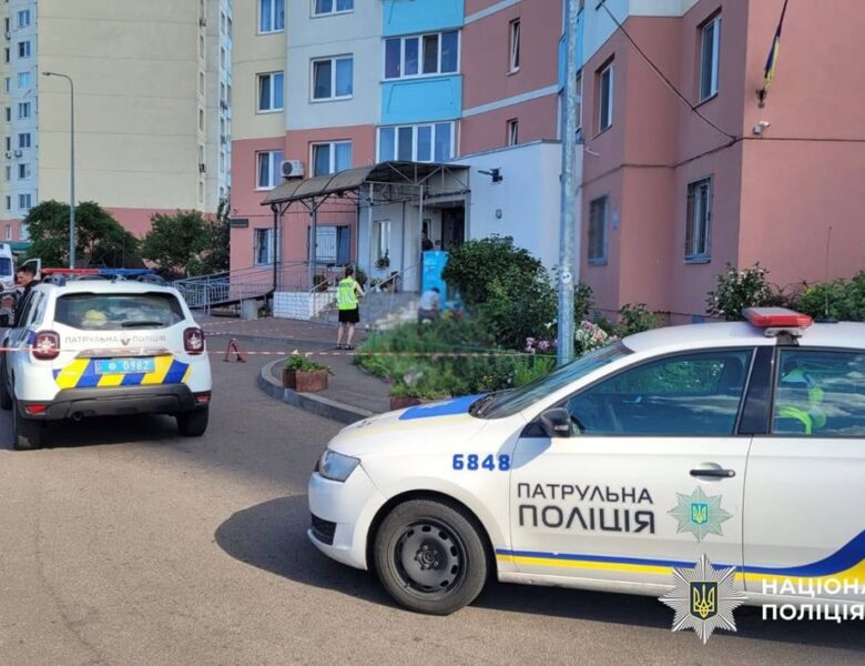 У Києві дитина випала з вікна 21 поверху