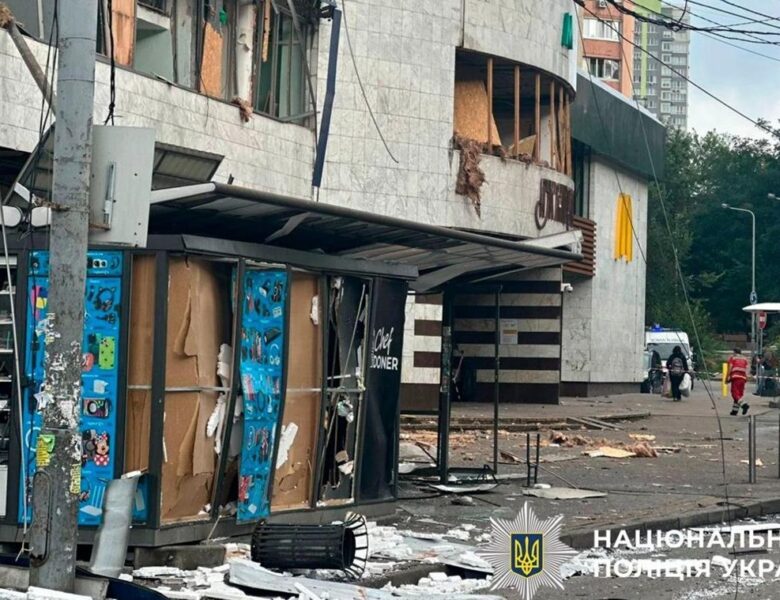 У Києві пограбували магазин, який постраждав під час атаки РФ