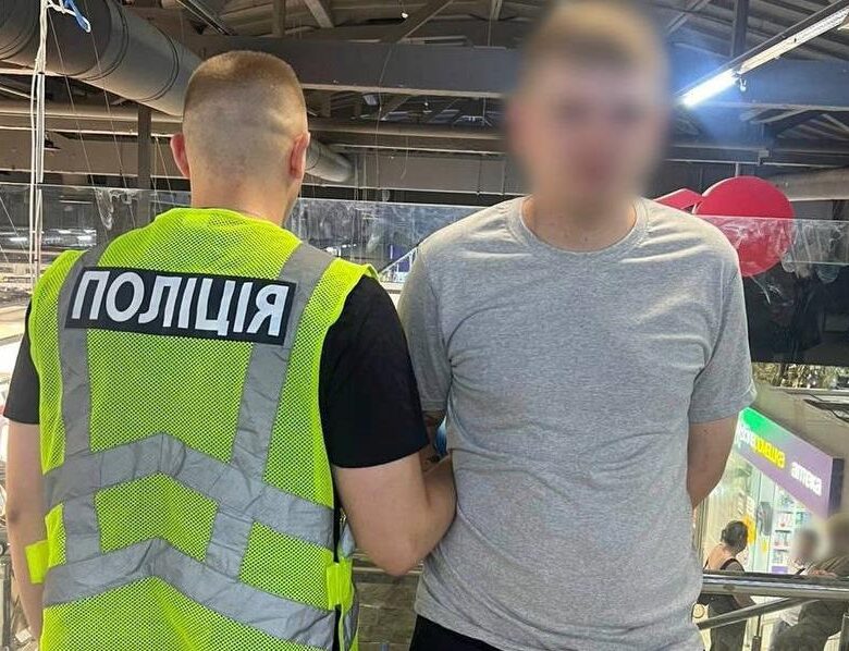 У Києві повідомили про підозру чоловіку, який влаштував різанину в ТРЦ