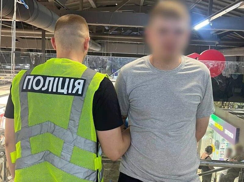 У Києві повідомили про підозру чоловіку, який влаштував різанину в ТРЦ