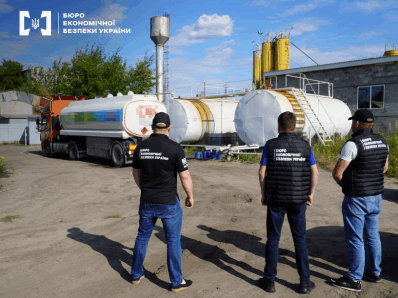 У Києві викрили нелегальну нафтобазу