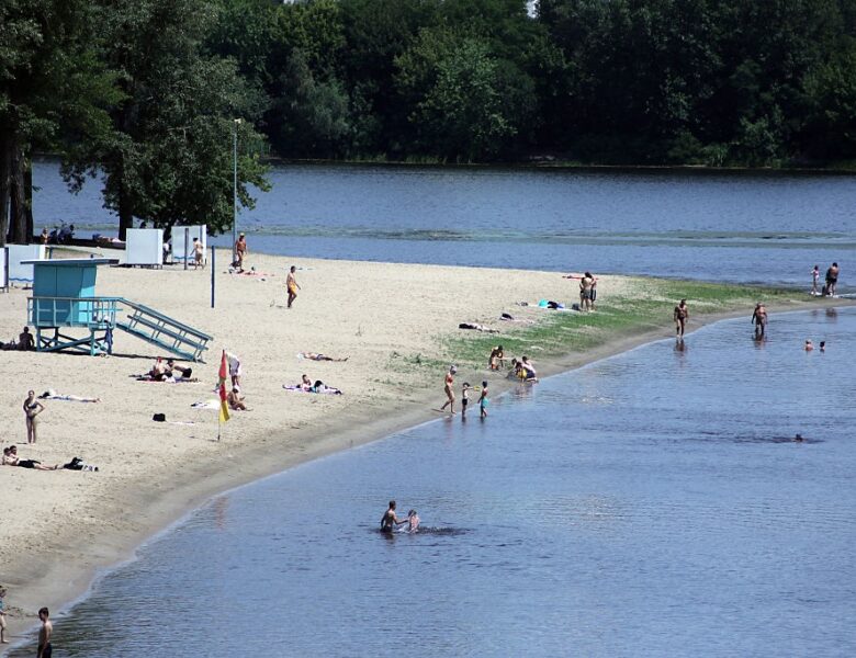 У Києві визначили безпечні для купання пляжі
