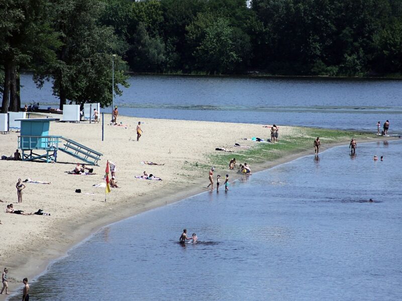 У Києві визначили безпечні для купання пляжі
