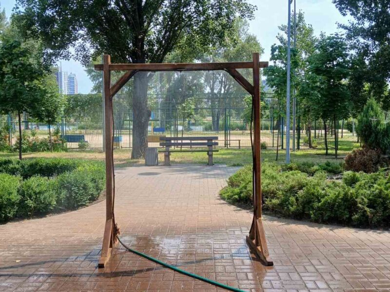 У Києві запрацювали рамки-розпилювачі води