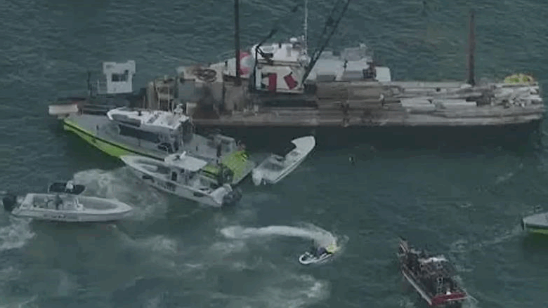 У Маямі баржа зіткнулася з човном, загинули діти