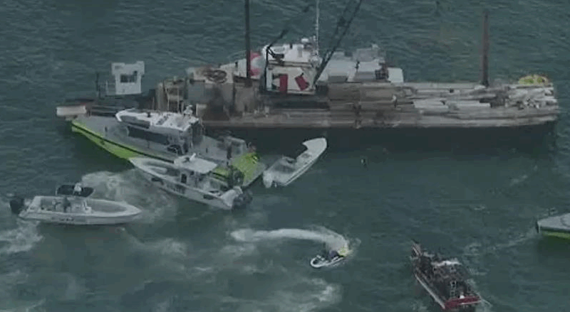 У Маямі баржа зіткнулася з човном, загинули діти