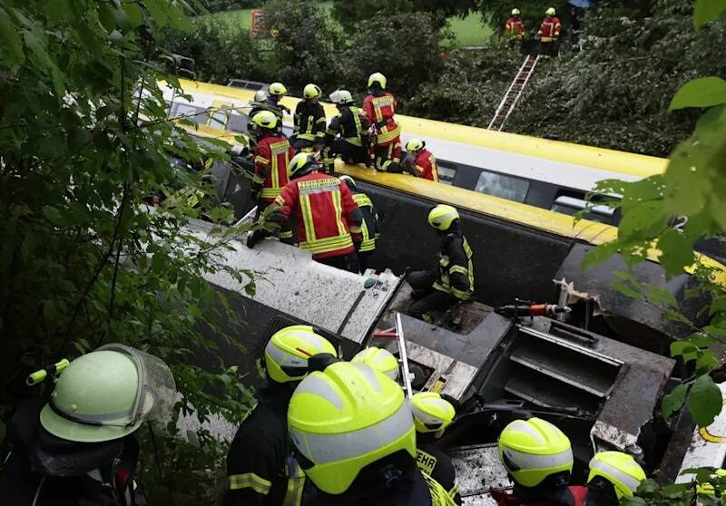 У Німеччині з рейок зійшов потяг: є загиблі