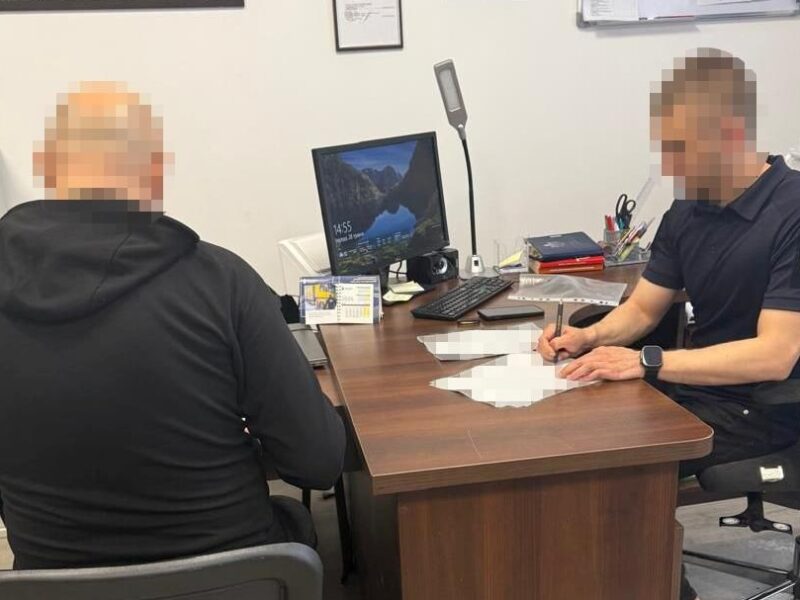 У Рівному працівник СІЗО постачав наркотики арештантці за еротичні фото