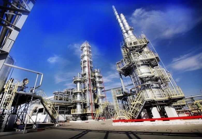 У Росії заявили про атаку дронів на Ільський НПЗ