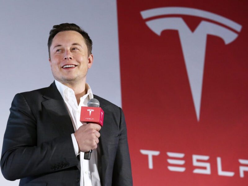 У Tesla проблеми після оголошення Маска про створення партії