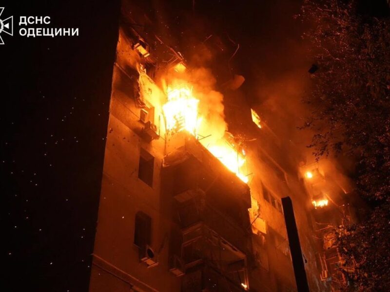 Удар по Одесі: рятувальники показали наслідки