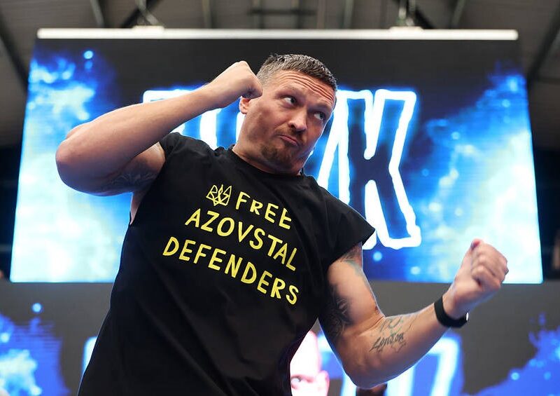 Усик і Дюбуа показали свою готовність: відео відкритого тренування