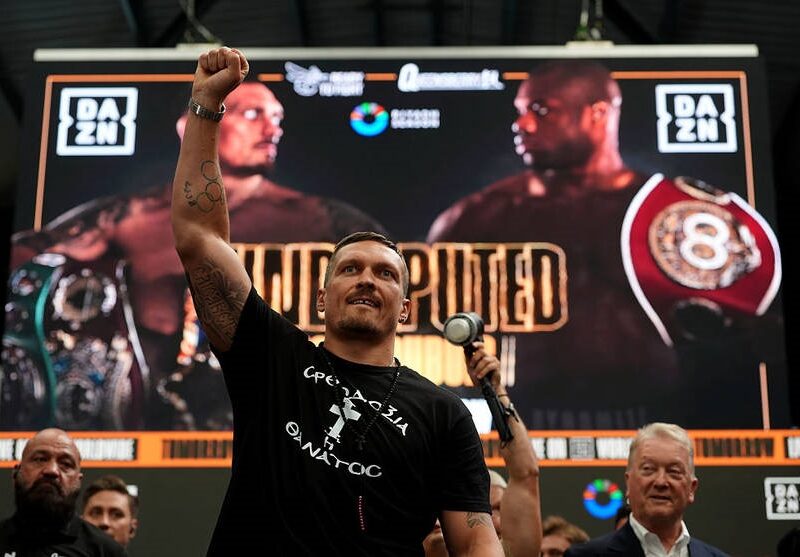 Усик прибув на Вемблі на бій проти Дюбуа