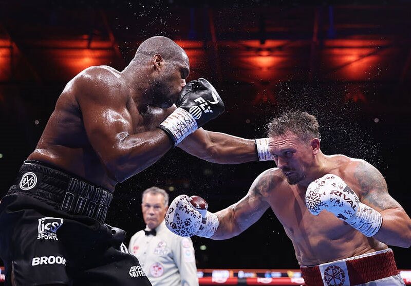 Усик у другому бою нокаутував Дюбуа: відео