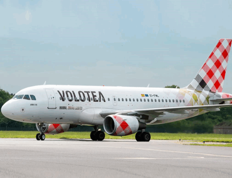 В аеропорту Італії чоловіка засмоктало у двигун літака