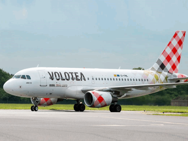 В аеропорту Італії чоловіка засмоктало у двигун літака