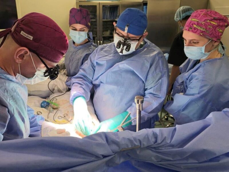 В Охматдиті під звуки вибухів і сирен провели три трансплантації